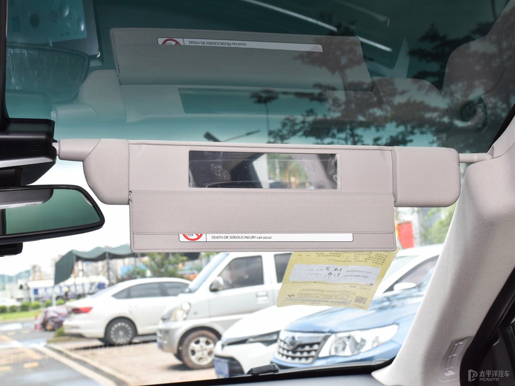 星湖灰小鵬G3車廂內(nèi)飾圖片