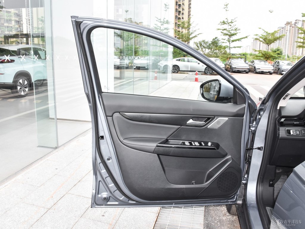 星湖灰小鵬G3車廂內(nèi)飾圖片