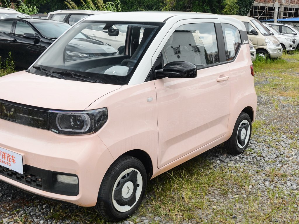 白色+白桃粉宏光MINIEV車身外觀圖片