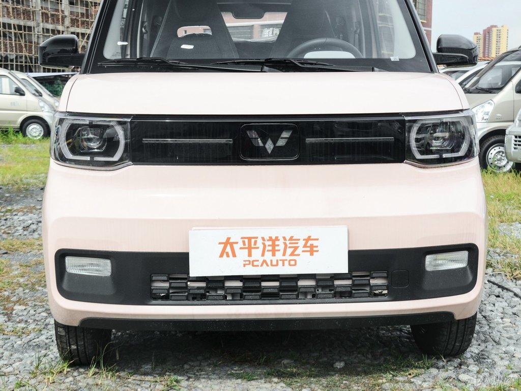 黑色+白桃粉宏光MINIEV車頭外觀圖片