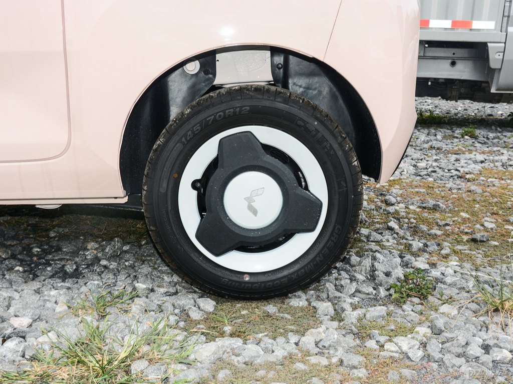 黑色+白桃粉宏光MINIEV車身外觀圖片