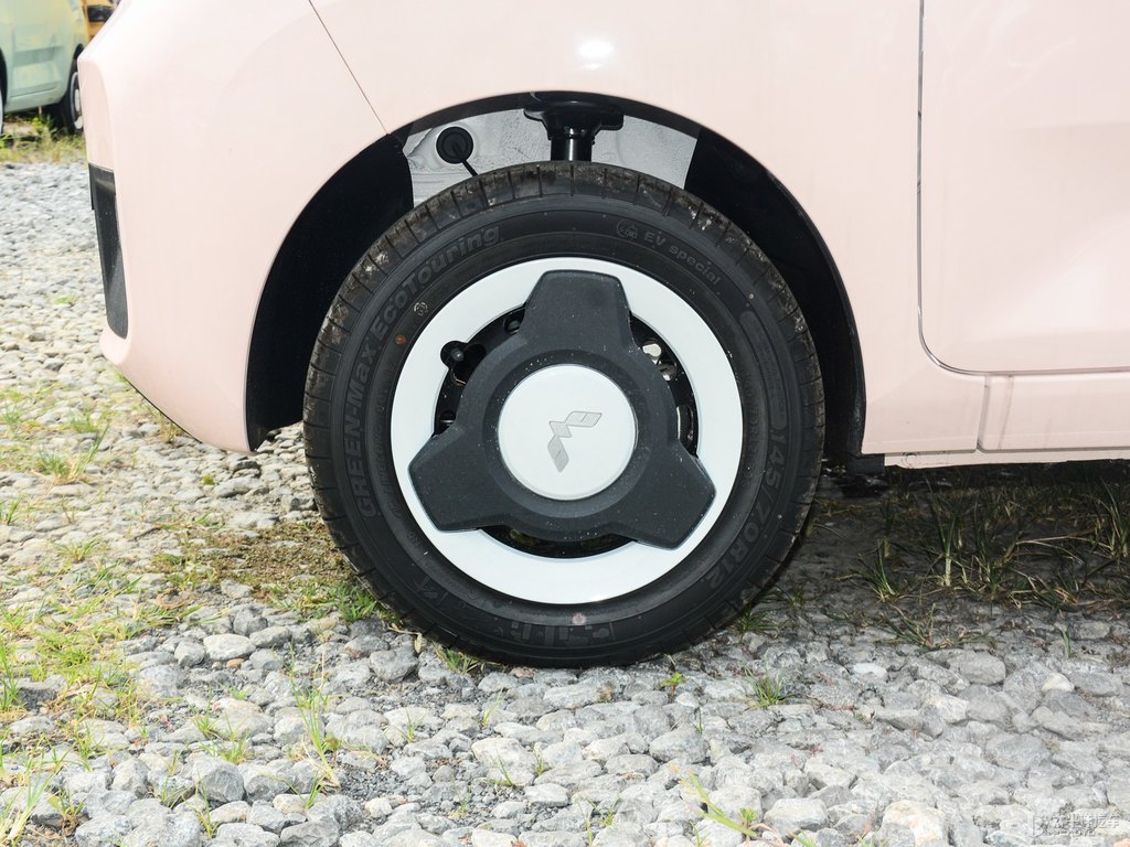 黑色+白桃粉宏光MINIEV車身外觀圖片