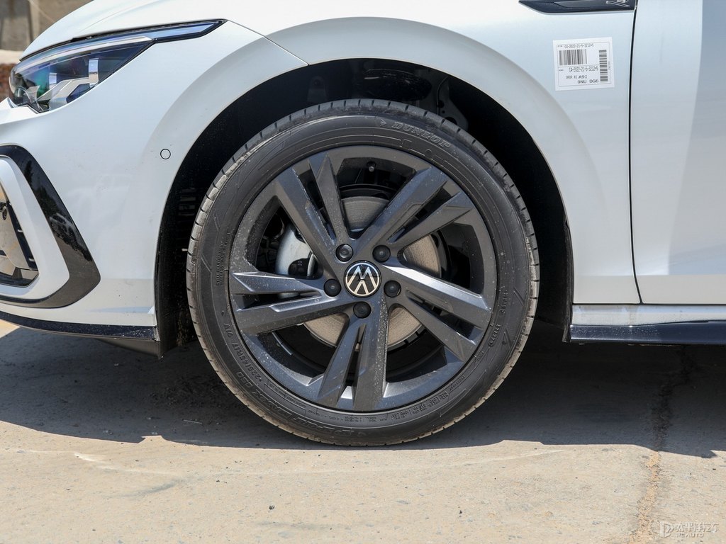 極地白高爾夫車身外觀圖片
