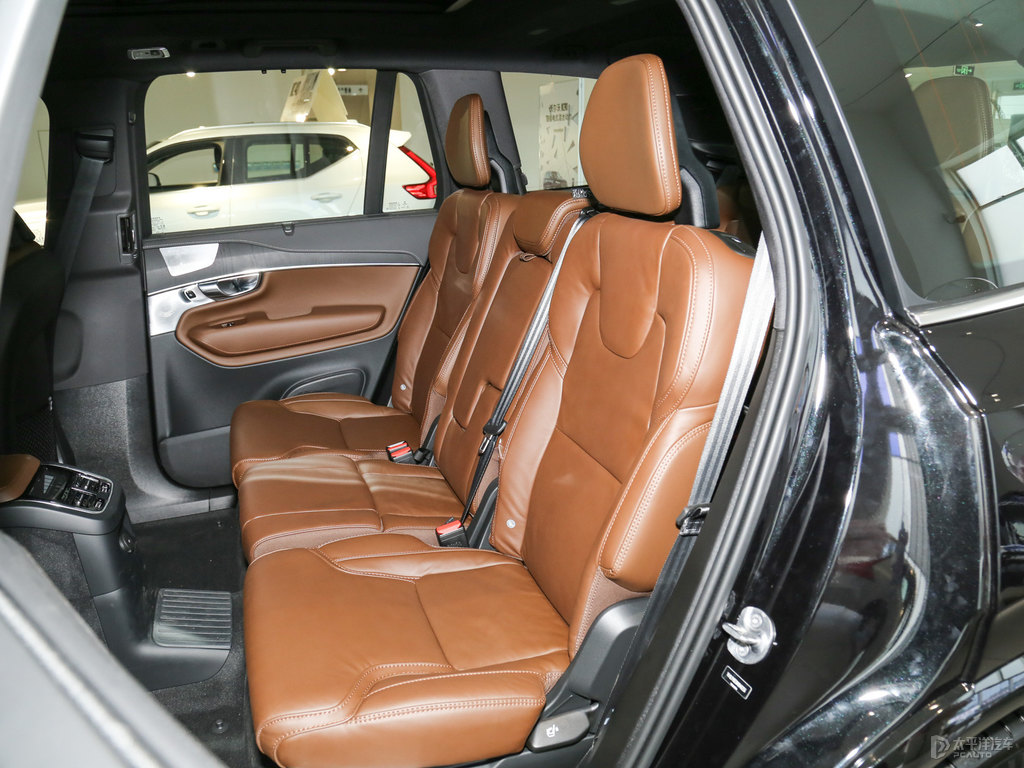 瑪瑙黑沃爾沃XC90新能源座椅內(nèi)飾圖片