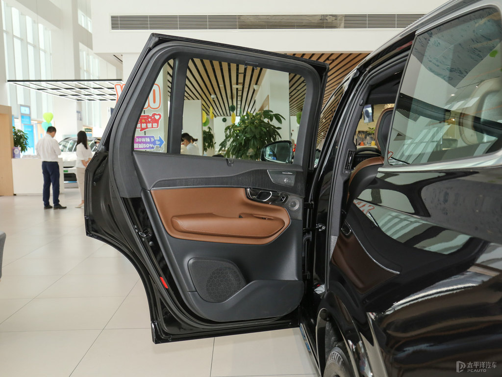瑪瑙黑沃爾沃XC90新能源車廂內(nèi)飾圖片