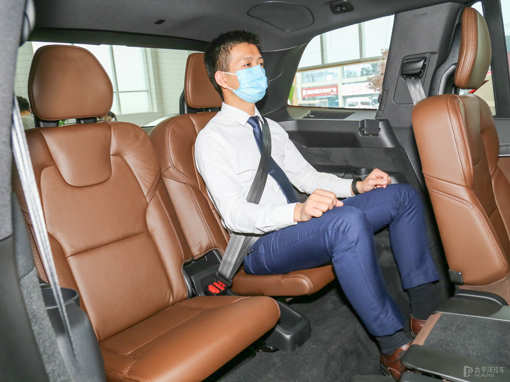 瑪瑙黑沃爾沃XC90新能源駕乘空間空間圖片