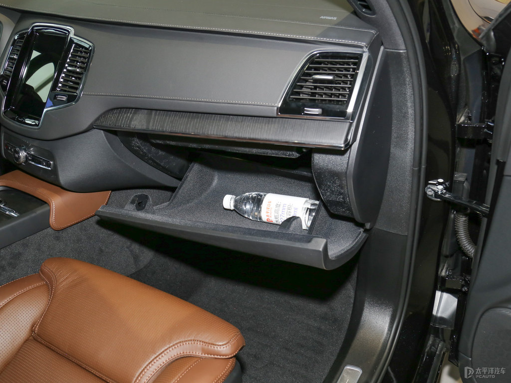 瑪瑙黑沃爾沃XC90新能源儲(chǔ)物空間空間圖片