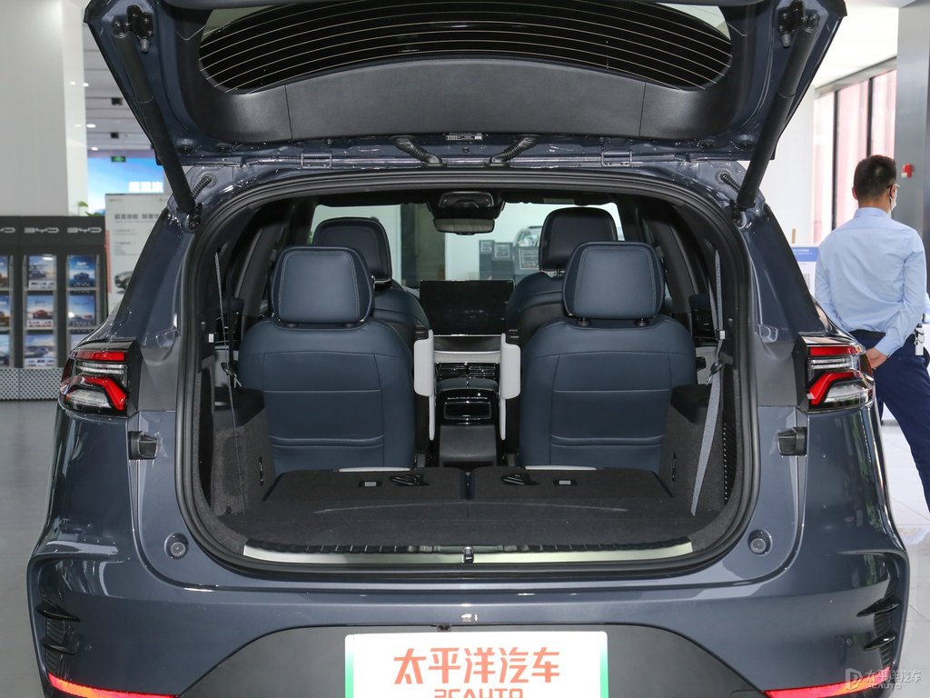 山脈灰唐新能源后備廂空間圖片