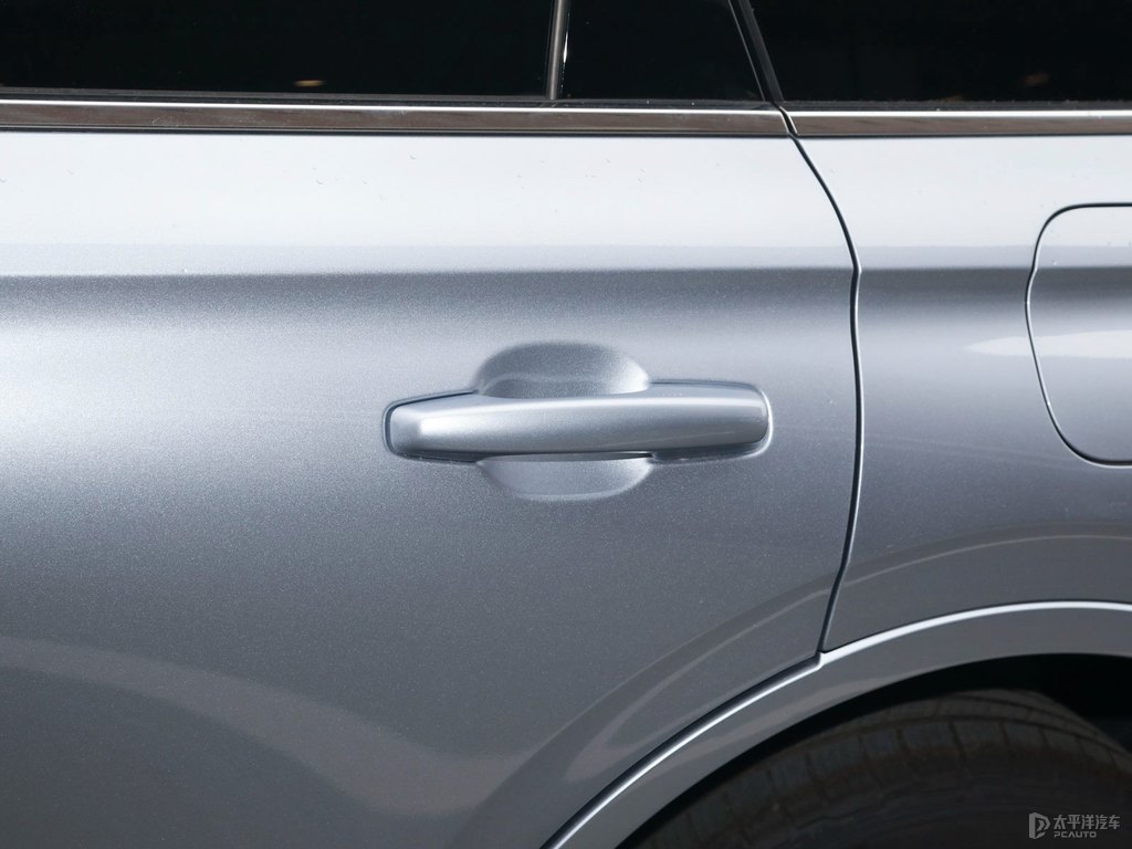 冰川藍(lán)冒險(xiǎn)家車身外觀圖片