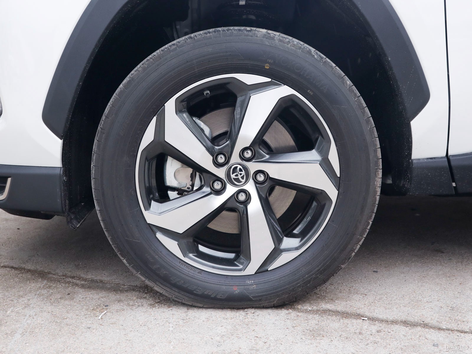 RAV4榮放雙擎E+外觀高清大圖