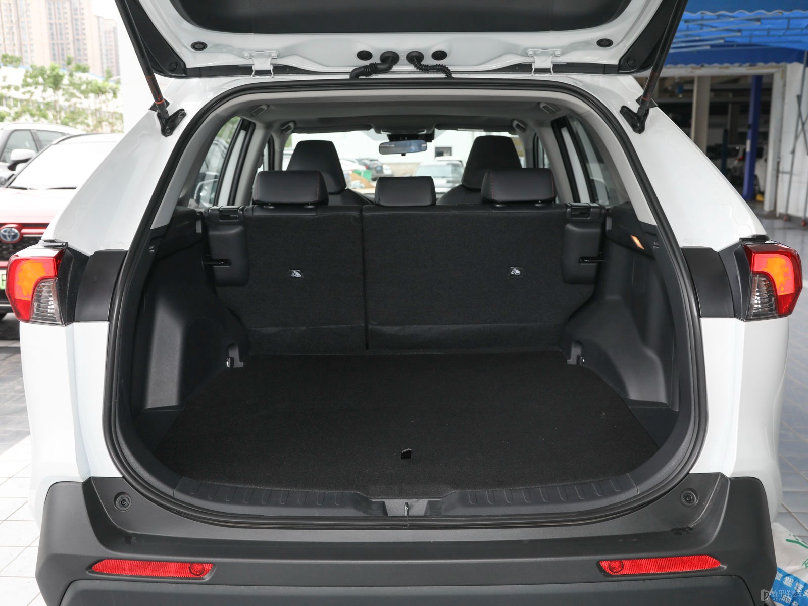 RAV4榮放雙擎E+空間高清大圖