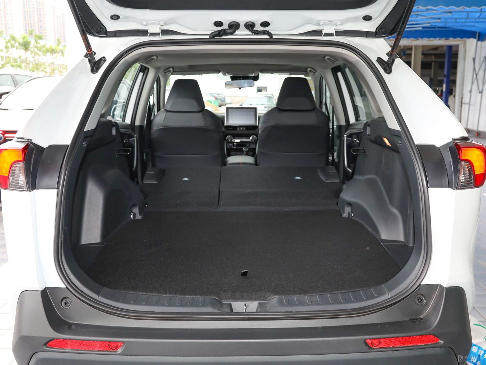 RAV4榮放雙擎E+空間高清大圖