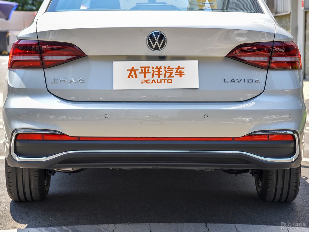 文化銀朗逸車尾外觀圖片
