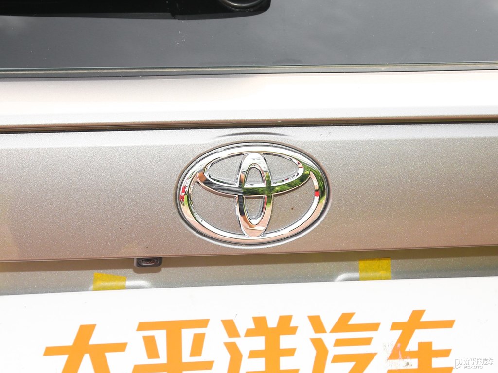鉑青銅RAV4榮放車尾外觀圖片