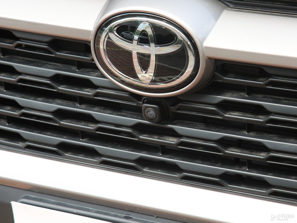 鉑青銅RAV4榮放車(chē)頭外觀圖片