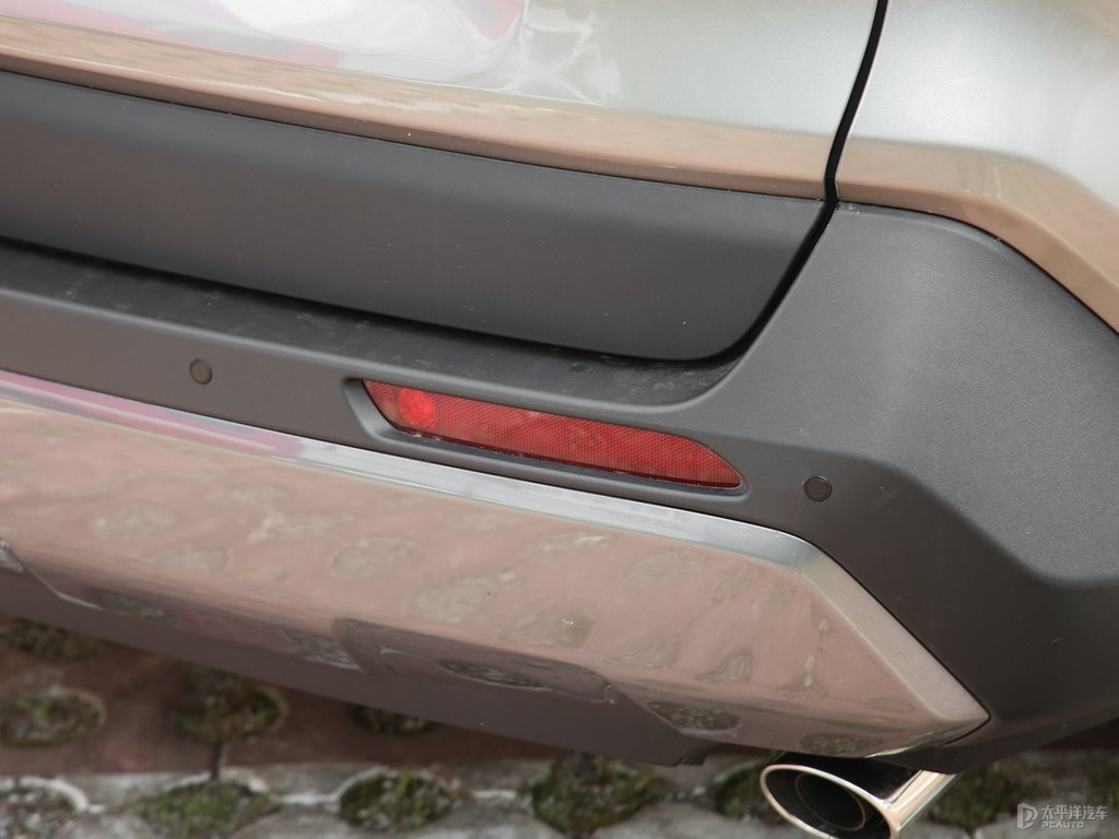 鉑青銅RAV4榮放車尾外觀圖片