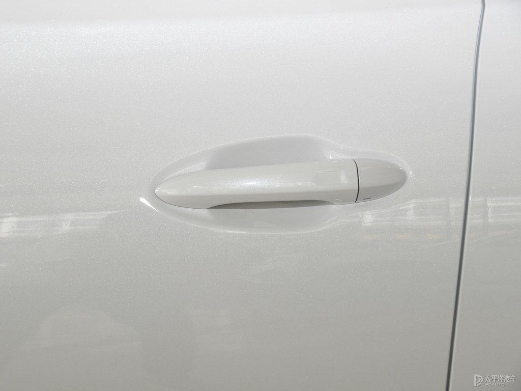 皓月白瑞虎5x車身外觀圖片