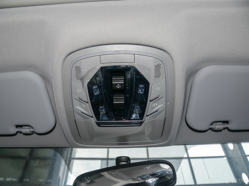 皓月白瑞虎5x車廂內(nèi)飾圖片