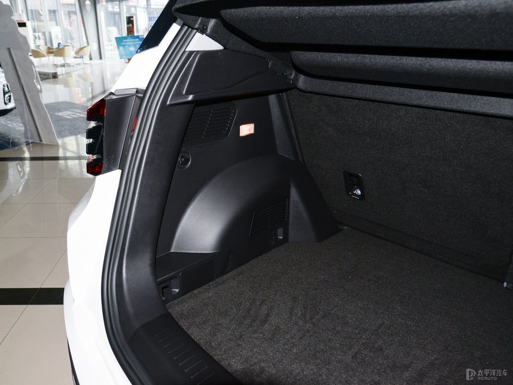 皓月白瑞虎5x后備廂空間圖片