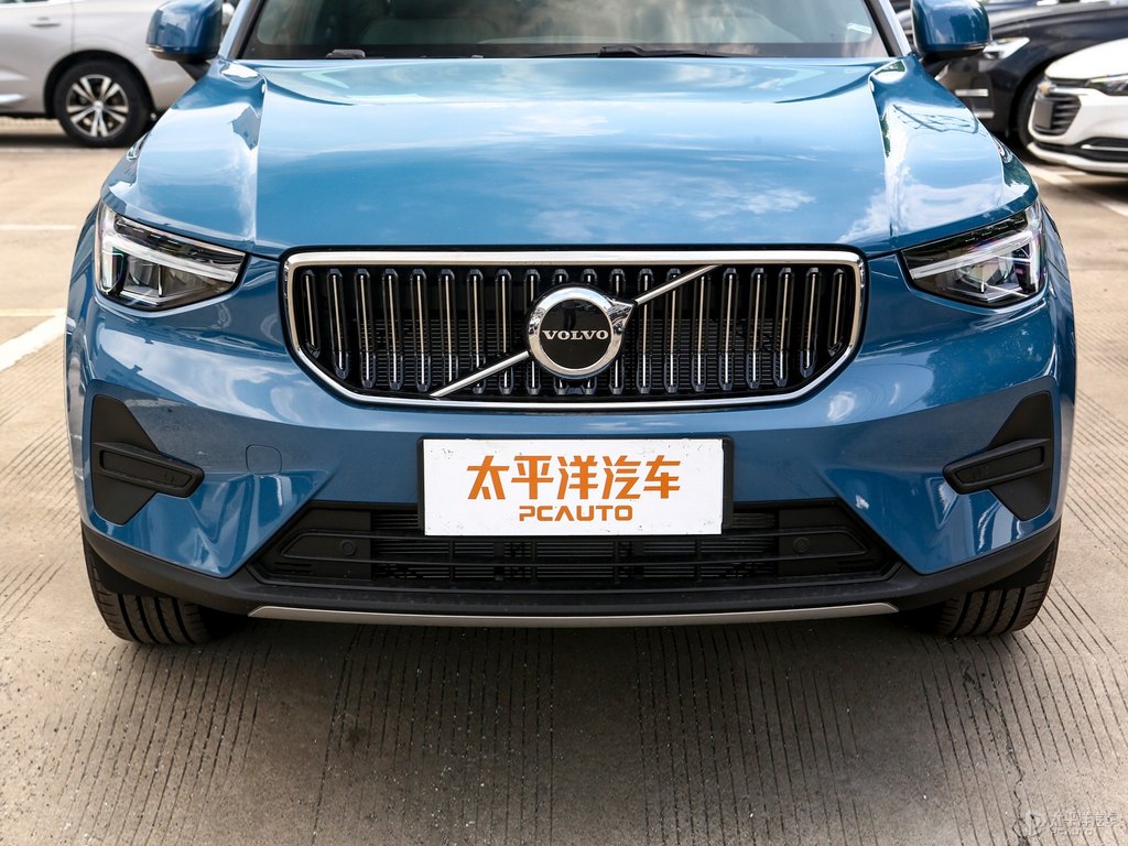 峽灣藍沃爾沃XC40車頭外觀圖片