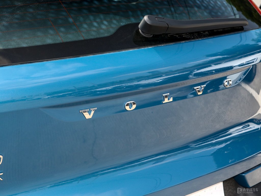 峽灣藍沃爾沃XC40車尾外觀圖片