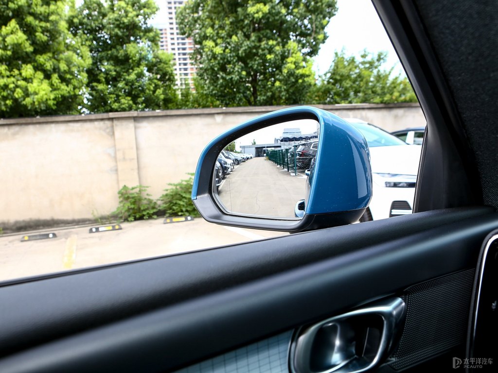 峽灣藍(lán)沃爾沃XC40車身外觀圖片
