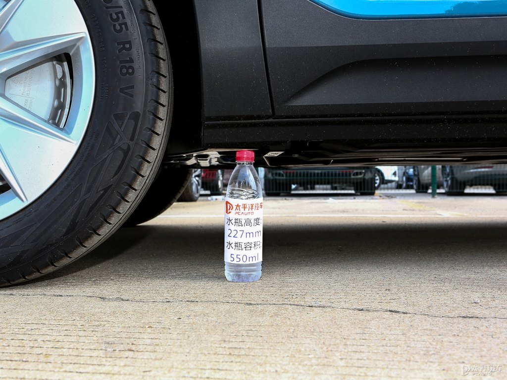 峽灣藍(lán)沃爾沃XC40車身外觀圖片