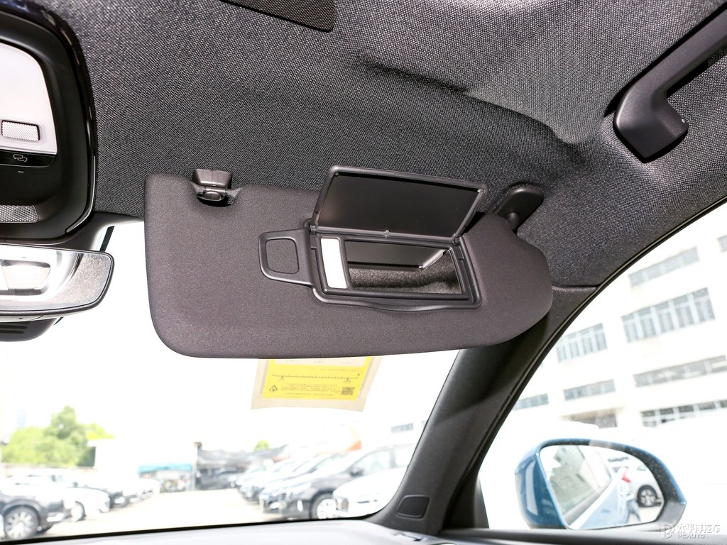 峽灣藍(lán)沃爾沃XC40車(chē)廂內(nèi)飾圖片