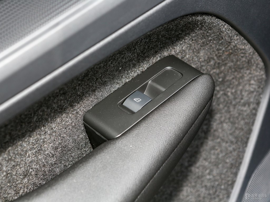 峽灣藍(lán)沃爾沃XC40車廂內(nèi)飾圖片