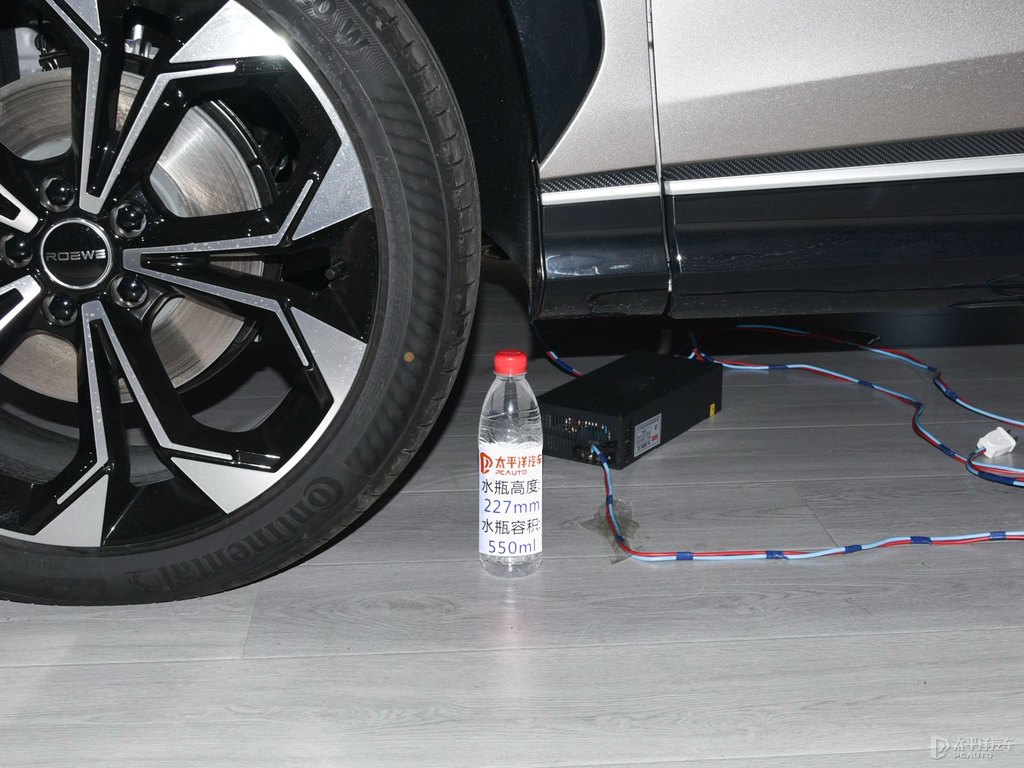 云錦灰榮威RX5車身外觀圖片