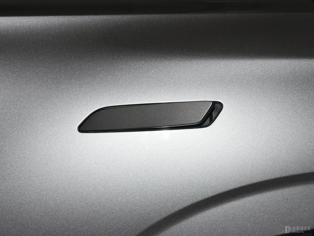 云錦灰榮威RX5車身外觀圖片