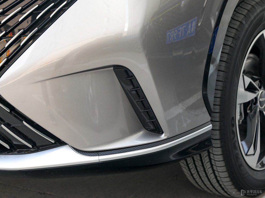 絲絨銀榮威RX5車頭外觀圖片