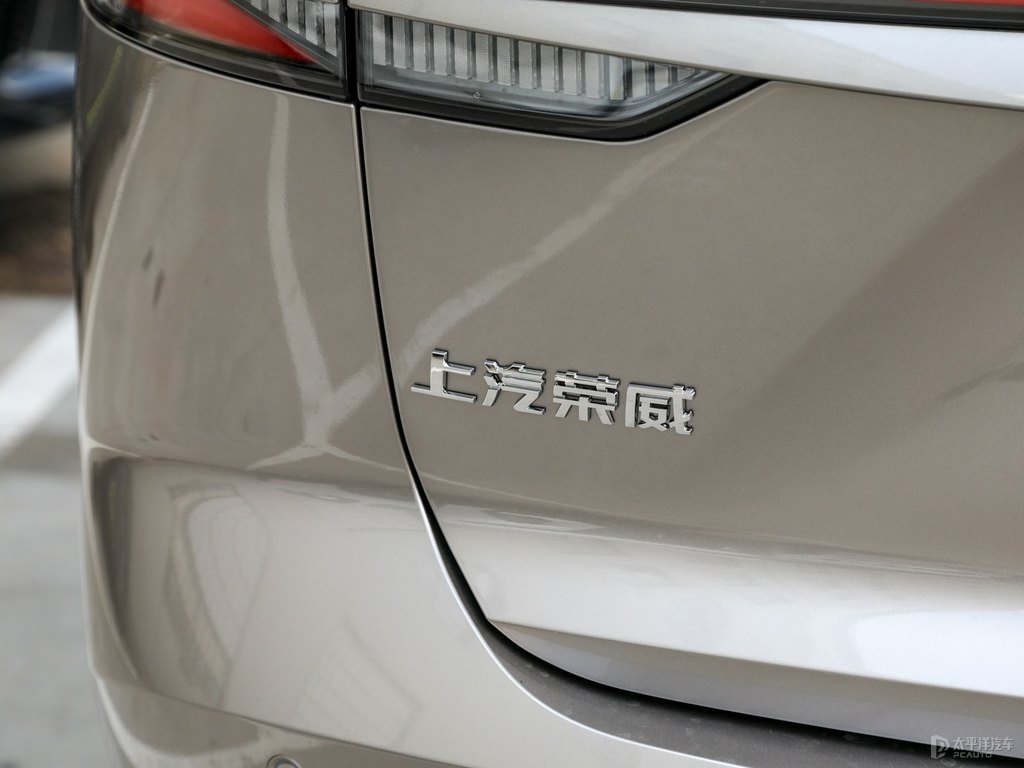 絲絨銀榮威RX5車尾外觀圖片