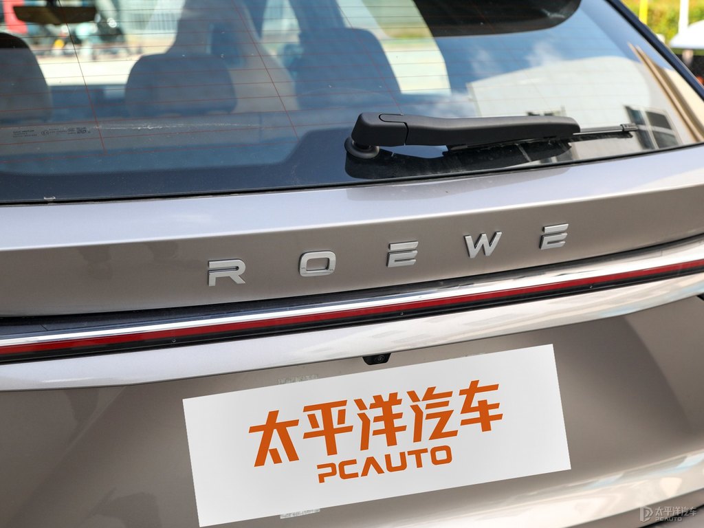 絲絨銀榮威RX5車尾外觀圖片