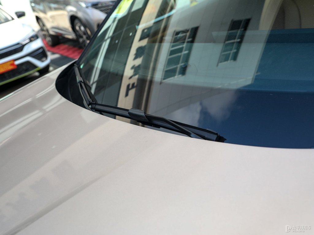 絲絨銀榮威RX5車身外觀圖片