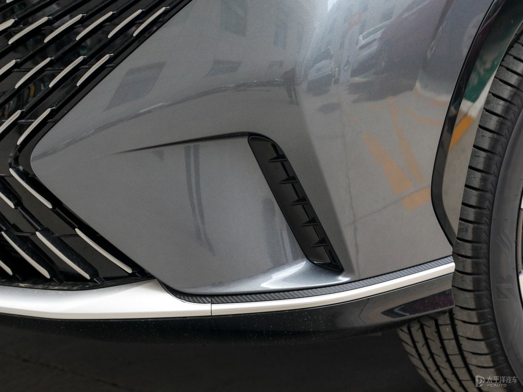 云錦灰榮威RX5車頭外觀圖片