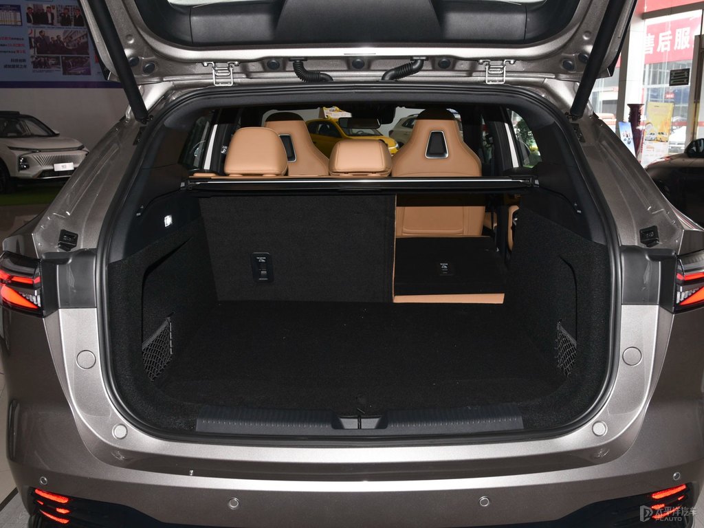 云錦灰榮威RX5后備廂空間圖片