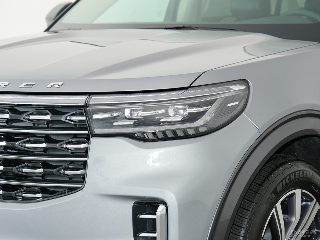 白令海灰探險(xiǎn)者車頭外觀圖片