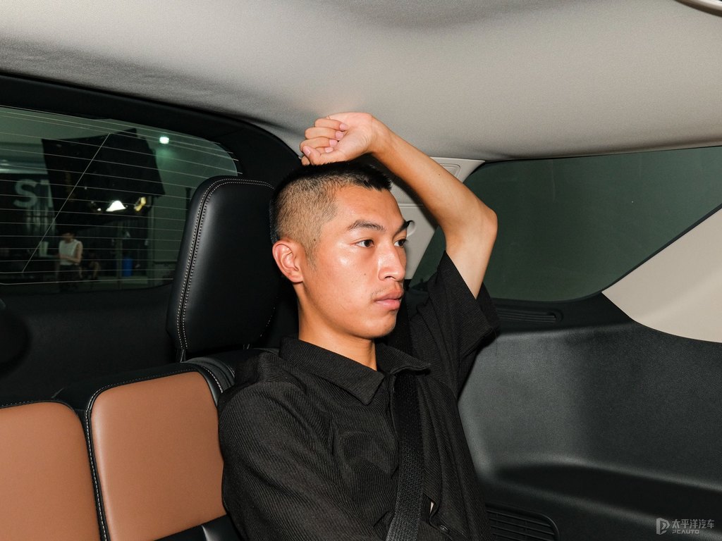 ̽U(xin){˿ggDƬ