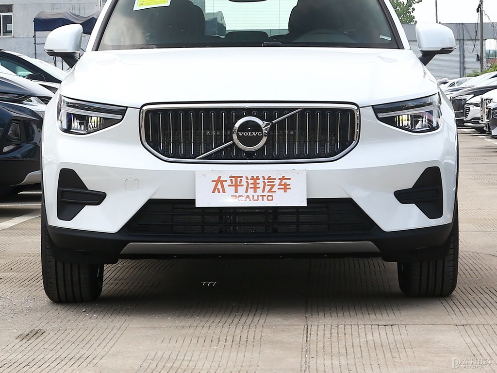 水晶白沃爾沃XC40車頭外觀圖片