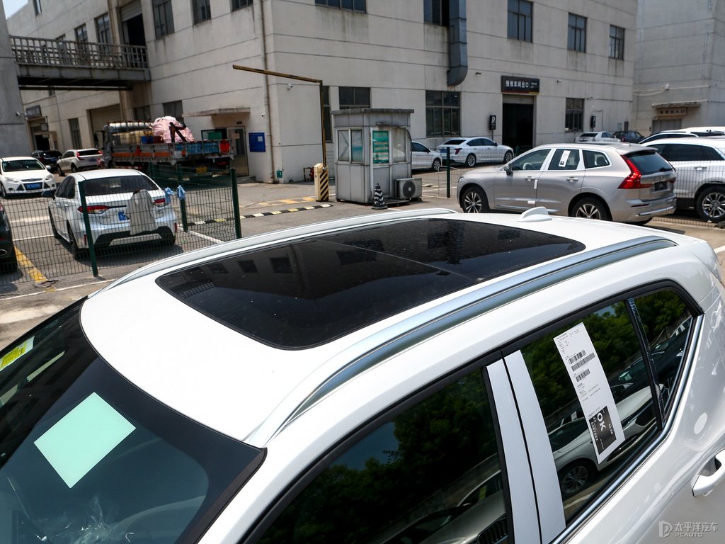 水晶白沃爾沃XC40車身外觀圖片