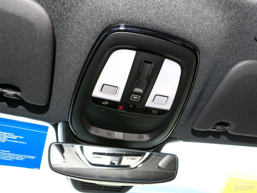 水晶白沃爾沃XC40車廂內(nèi)飾圖片