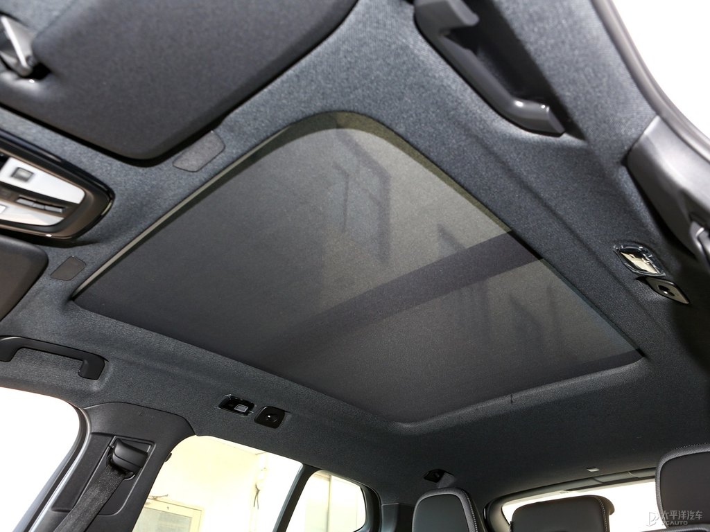 水晶白沃爾沃XC40車廂內(nèi)飾圖片