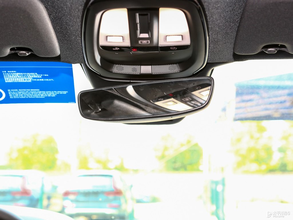 水晶白沃爾沃XC40車廂內(nèi)飾圖片