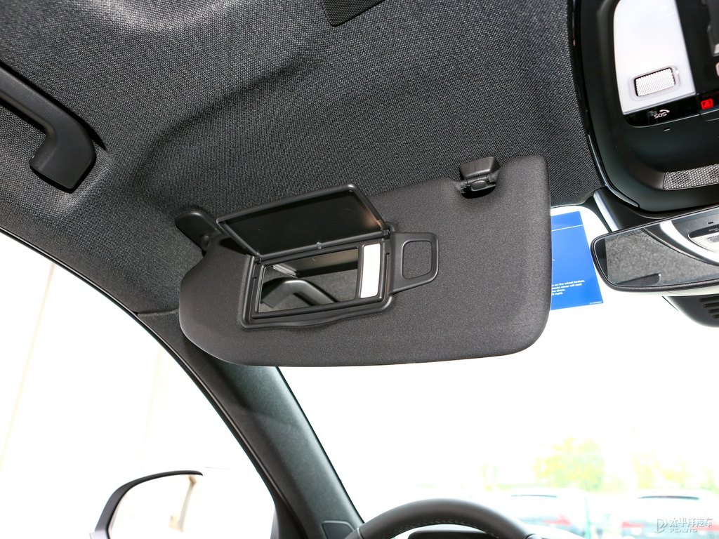 水晶白沃爾沃XC40車廂內(nèi)飾圖片