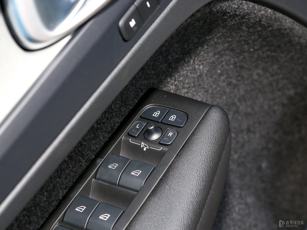 水晶白沃爾沃XC40車廂內(nèi)飾圖片