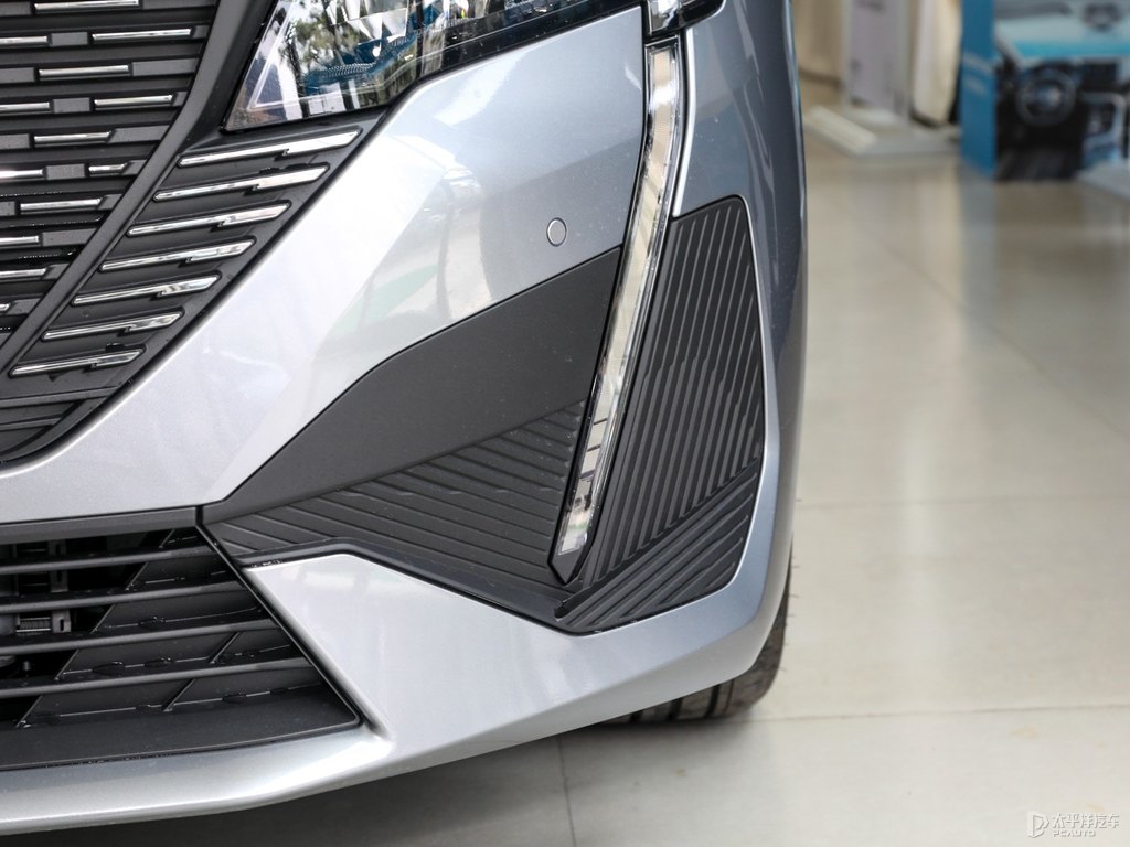 銀翼灰標(biāo)致408車(chē)頭外觀圖片