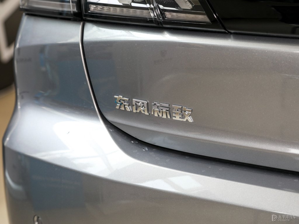 銀翼灰標(biāo)致408車尾外觀圖片