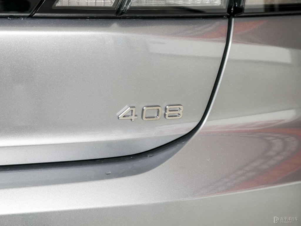 銀翼灰標(biāo)致408車尾外觀圖片