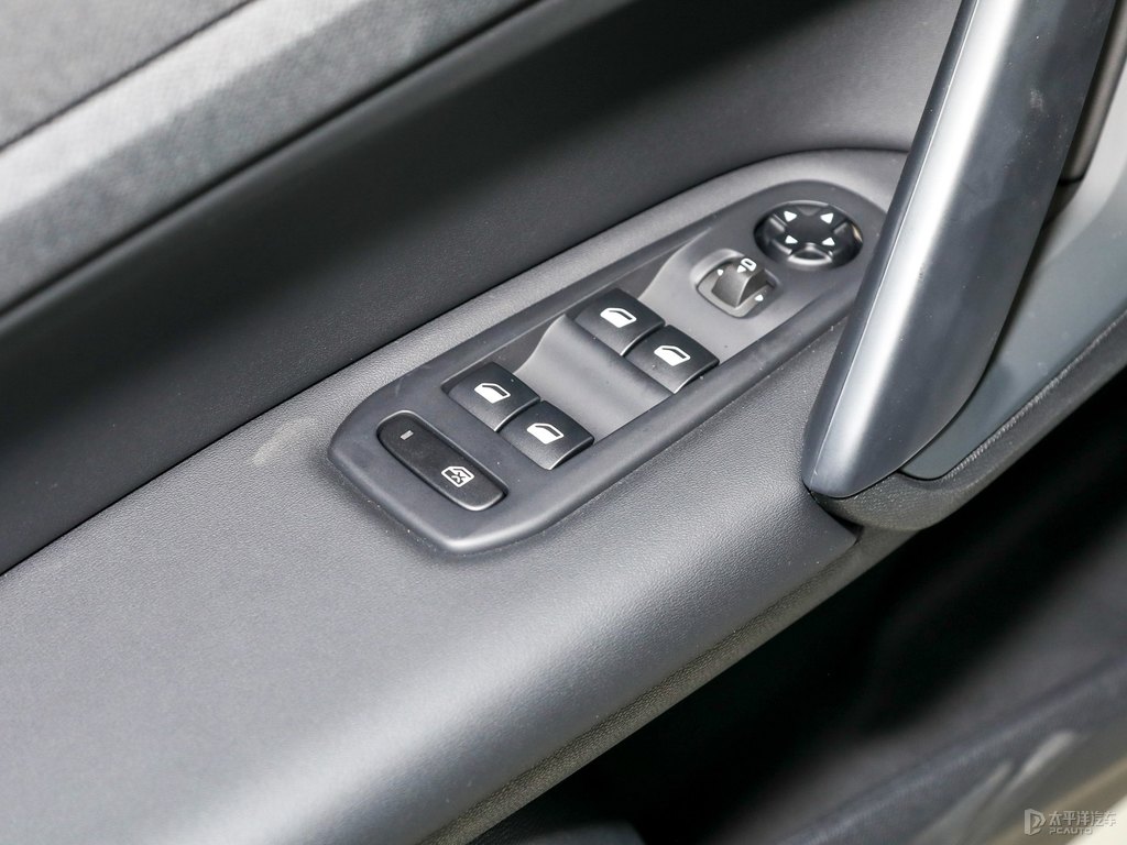 銀翼灰標(biāo)致408車廂內(nèi)飾圖片